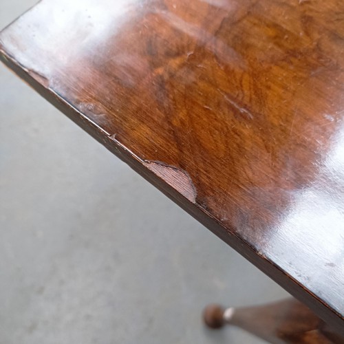 146 - A Georgian mahogany folding tea table, on cabriole legs and pad feet, 92 cm wide