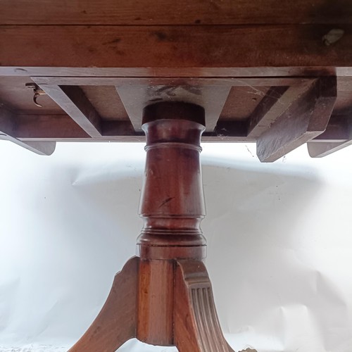 147 - A Victorian mahogany breakfast table, with a column support to a tripod base, 131 cm wide