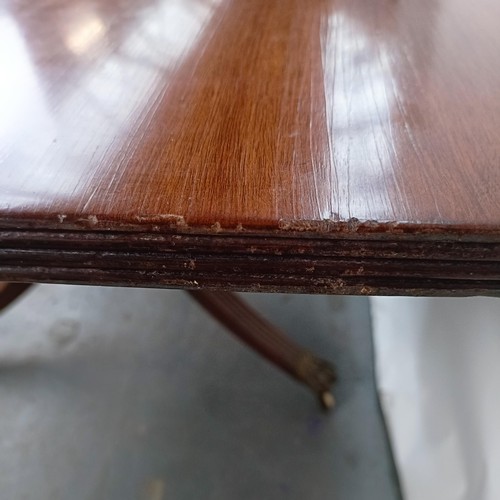 147 - A Victorian mahogany breakfast table, with a column support to a tripod base, 131 cm wide