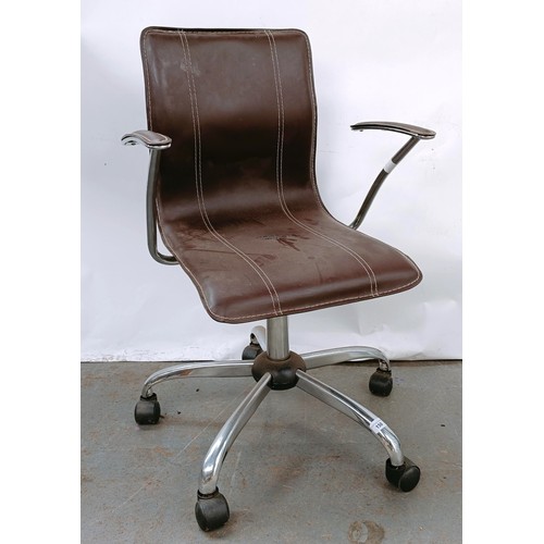 158 - A modern office chair