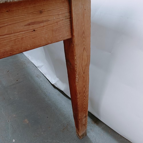 165 - A Victorian pine kitchen table, with a single frieze drawer, the top 168 x 92 cm