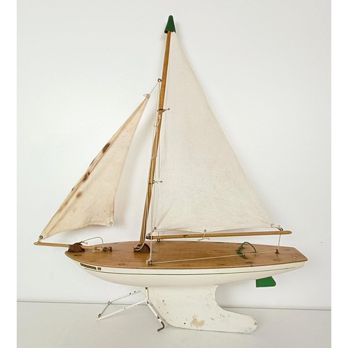 1136 - A Star pond yacht, Endeavour IV, 48 cm