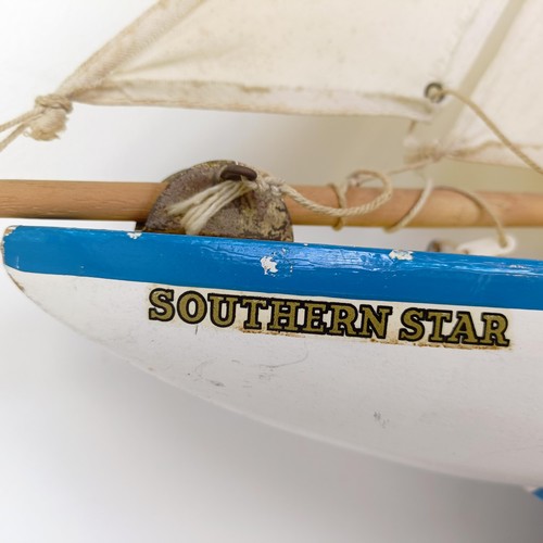 1137 - A Star pond yacht, Southern Star, 54 cm...