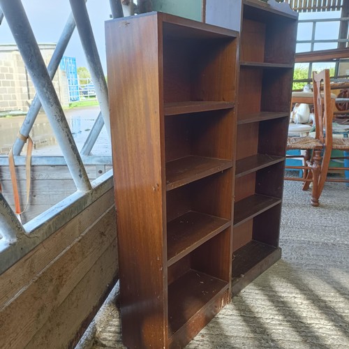 4 - An oak bookcase, 50 cm wide and a mahogany bookcase, 44 cm wide (2)<br /><br /><br />Please note col...