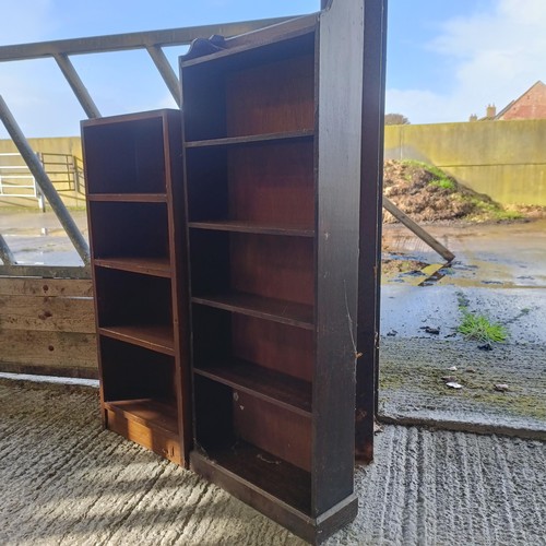 4 - An oak bookcase, 50 cm wide and a mahogany bookcase, 44 cm wide (2)<br /><br /><br />Please note col...