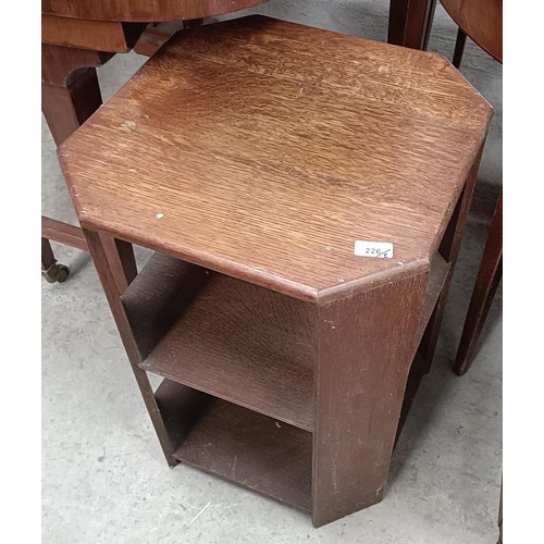 226 - A 1920's oak bookcase/coffee table, 46 cm wide and a mahogany commodePlease note collection is from ... 