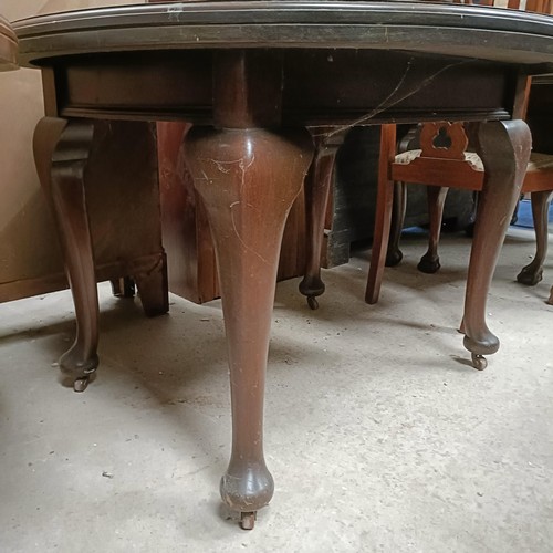 174 - A mahogany table, on cabriole legs, 100 cm diameterPlease note collection is from TA9 4LJ only on 22... 