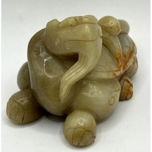 807 - A Chinese carved green stone figure, of a mythical beast, 7 cm wide