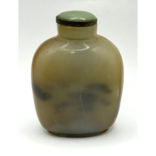 839 - A hardstone snuff bottle, 8 cm high... 