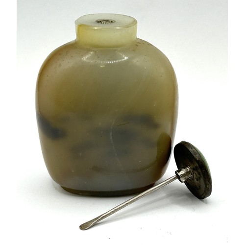 839 - A hardstone snuff bottle, 8 cm high... 