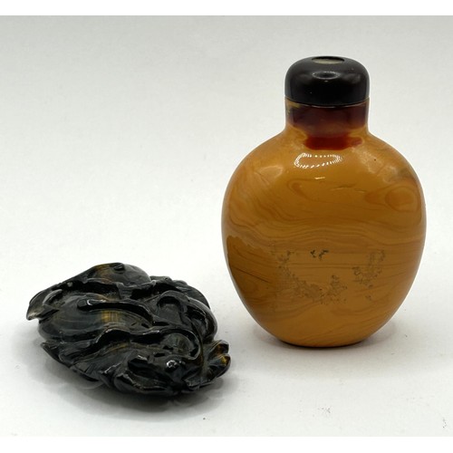 840 - A Chinese carving of fruit, 6 cm wide, and a snuff bottle, 6 cm high (2)