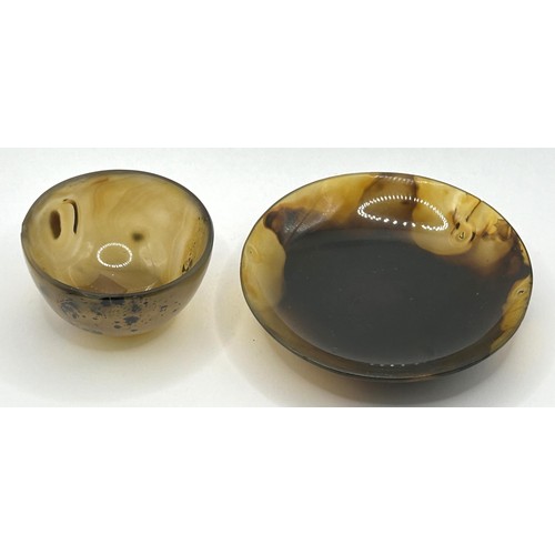 843 - A Chinese hardstone tea bowl and saucer, cup 6 cm diameter, saucer 9 cm diameter (2)