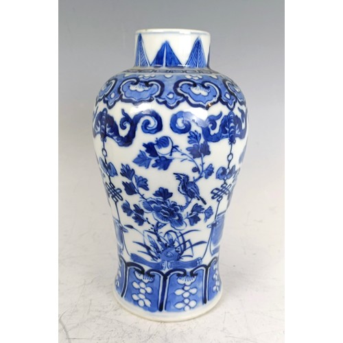 922 - A Chinese blue and white vase, lacking cover, four character marks to base, 19 cm high and a tea bow... 