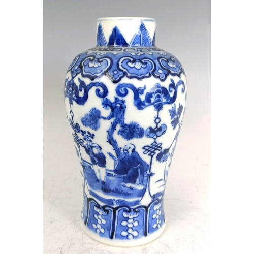 922 - A Chinese blue and white vase, lacking cover, four character marks to base, 19 cm high and a tea bow... 