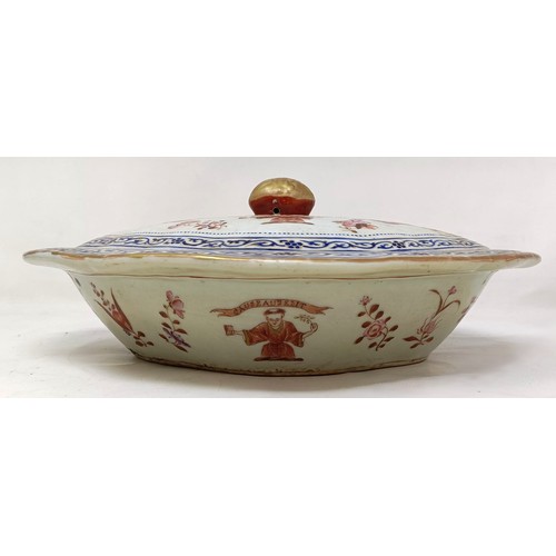 941 - A Chinese famille rose exportware tureen and cover, with a motto, decorated figures and flowers, 30 ... 