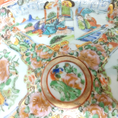 943 - A Chinese famille rose oval plate, with a pierced rim and decorated figures, 29 cm wide