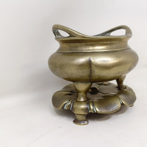 802 - A Chinese censer, 11 cm wide, and a stand