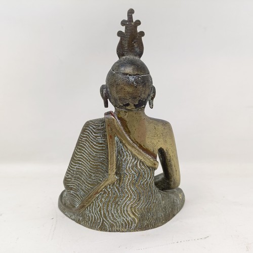 805 - A Chinese bronze Buddha, 15 cm