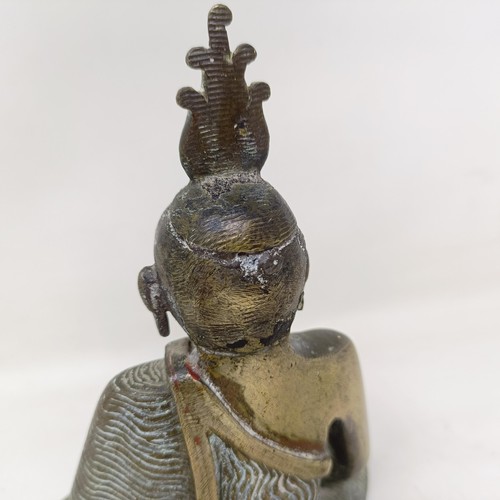 805 - A Chinese bronze Buddha, 15 cm