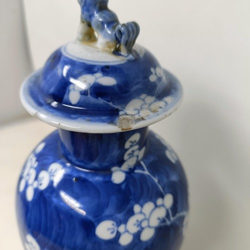 913 - A Chinese vase and cover, four character mark to base, 32 cm