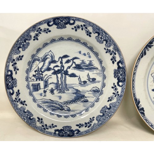 975 - A Chinese porcelain plate, 22.5 cm diameter, and five other plates (6)