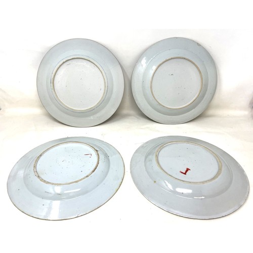 975 - A Chinese porcelain plate, 22.5 cm diameter, and five other plates (6)