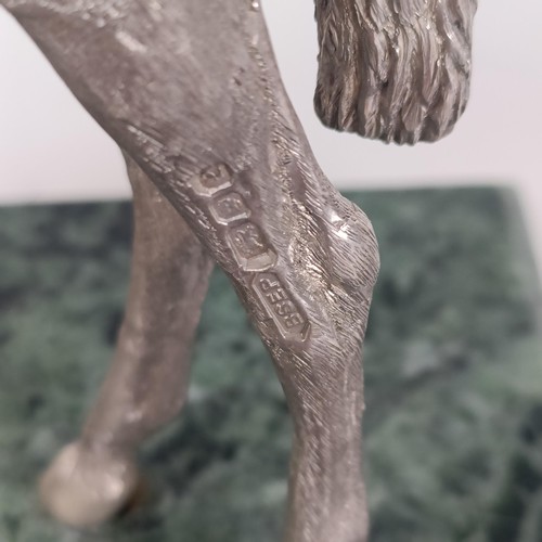 88 - A Elizabeth II silver group of a horse and jockey up, on a marble base, London 1985, 16 cm high