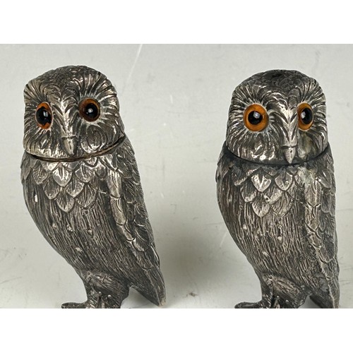 94 - A pair of Elizabeth II silver novelty salt and peppers, in the form of owls, London 1958, 6.7 oztPro... 