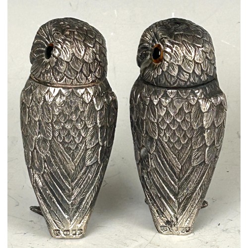 94 - A pair of Elizabeth II silver novelty salt and peppers, in the form of owls, London 1958, 6.7 oztPro... 