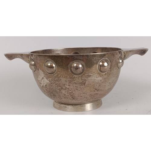 108 - A silver quaich, embossed bubble decoration, London 1907, 5.5 ozt, 15.5 cm wide from end of handle t... 