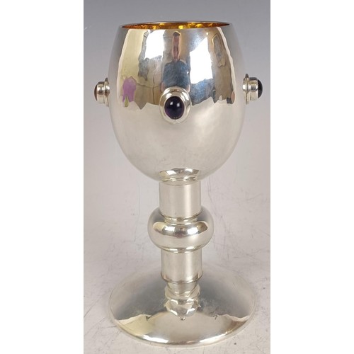 131 - Graham Stewart (Scottish 1955- 2020), A modern silver goblet, of good gauge, applied four different ... 