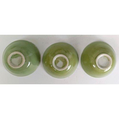 973 - A pair of Chinese Nanking Cargo tea bowls and saucers, three other bowls and a plate (8)