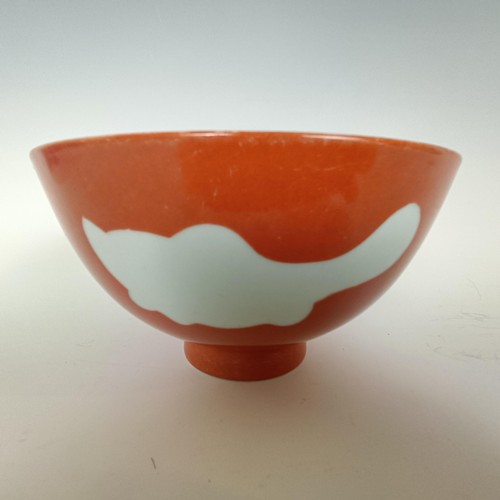 988 - A Chinese coral glazed bowl, decorated fish, Qianlong mark to base, 15 cm diameter