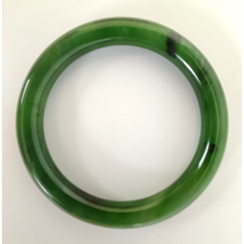 984 - A Chinese green jade bangle, 8 cm diameter