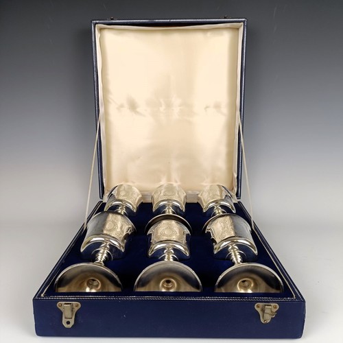 22 - A set of six silver goblets, Dublin 1972, 72.6 ozt, in a fitted case...