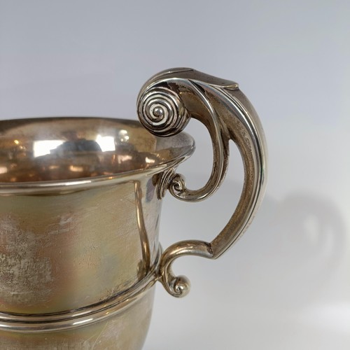 25 - An Edward VII silver trophy cup, Chester 1906, 15.6 ozt and stand