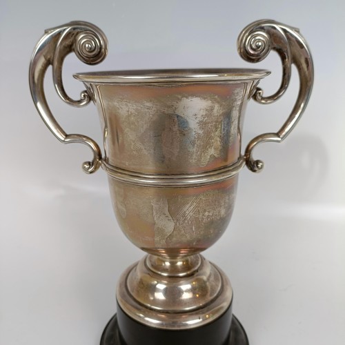 25 - An Edward VII silver trophy cup, Chester 1906, 15.6 ozt and stand