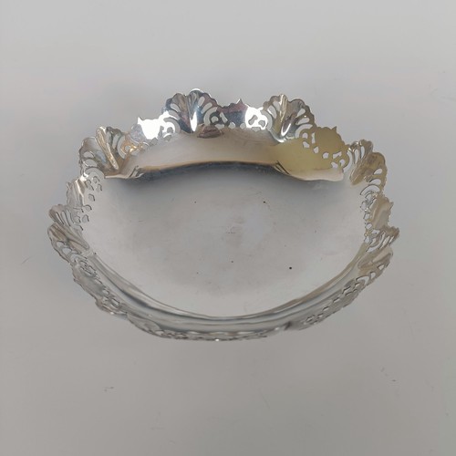 87 - A silver bowl, with pierced decoration, Sheffield 1963, 5.2 ozt