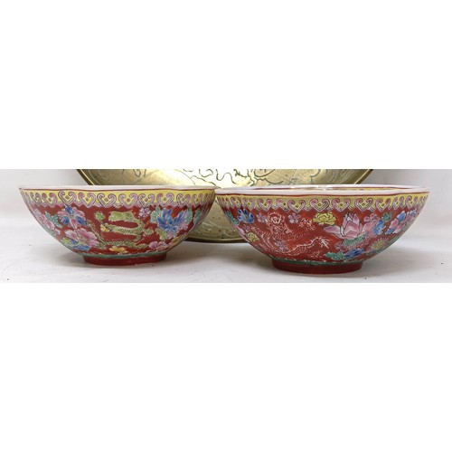 965 - A Chinese red glazed bowl, decorated with flowers, boxed, another, a brass charger, 36 cm diameter, ... 