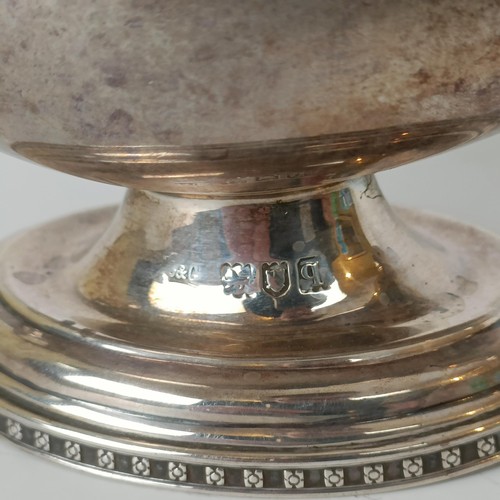 142 - A silver table top cigar lighter, in the form of an oil lamp