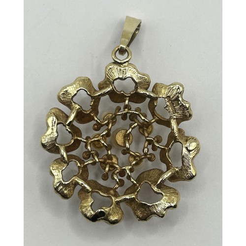 314 - A 9ct gold and cultured pearl pendant...