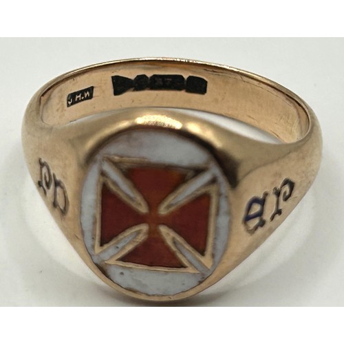 328 - A 9ct gold and enamel signet ring, decorated a cross, ring size P