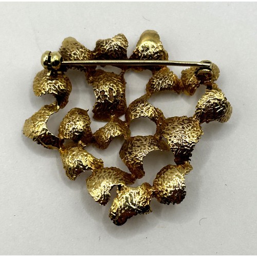 329 - A modern 9ct gold brooch, 6.5 g