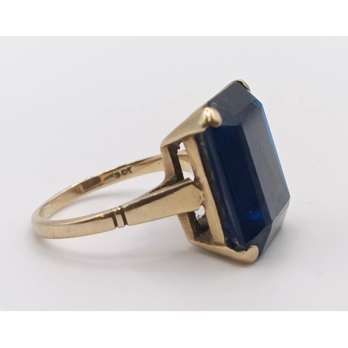 332 - A 9ct gold and blue stone dress ring...