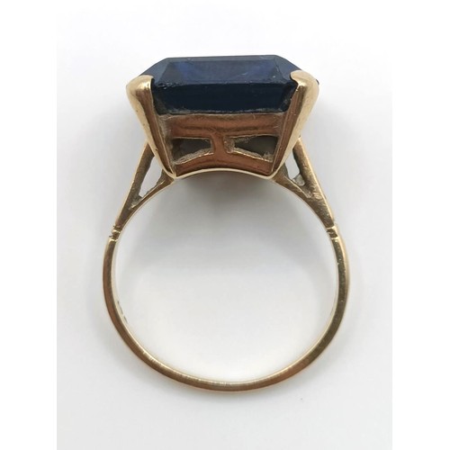 332 - A 9ct gold and blue stone dress ring...