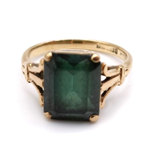 341 - A 9ct gold and green stone ring, ring size J, and a 9ct gold and green hardstone ring, ring size E (... 