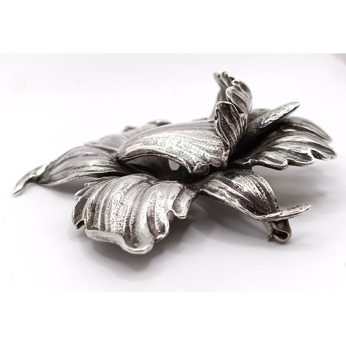 343 - A 20th century silver floral brooch, 33.5 g