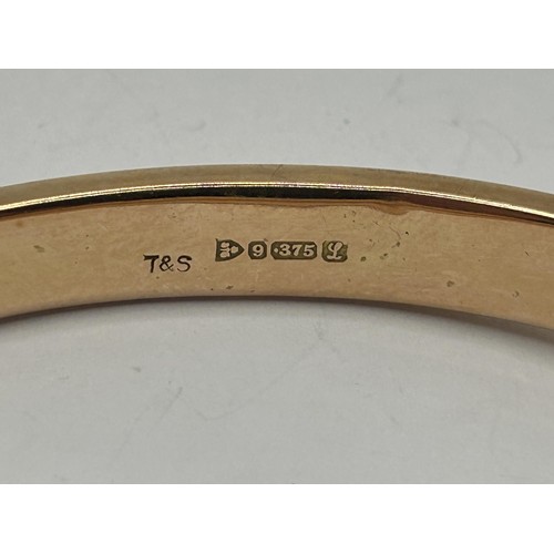 346 - A 9ct gold bangle, 8.9 g...