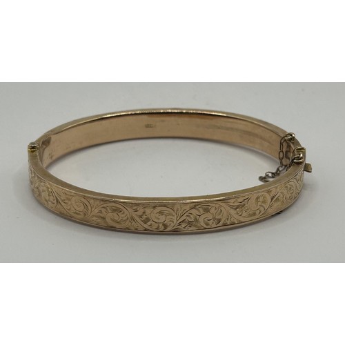 346 - A 9ct gold bangle, 8.9 g...