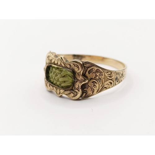 361 - A 9ct gold memorial ring, probably 19th century, ring size P